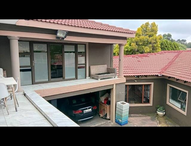 3 BEDROOM HOUSE FOR SALE IN MEREDALE